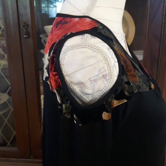 Size S studio cold shoulder velvet sheer top - Picture 6 of 13